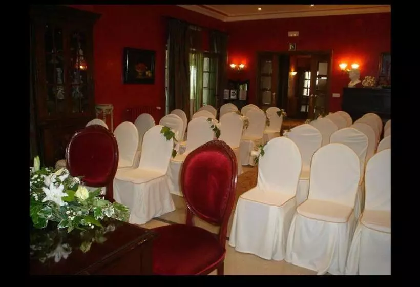 Отель Palacio De Miraflores