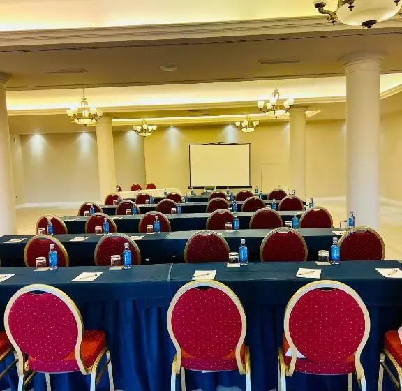 Отель Palacio De Miraflores