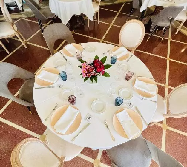 Отель Palacio De Miraflores