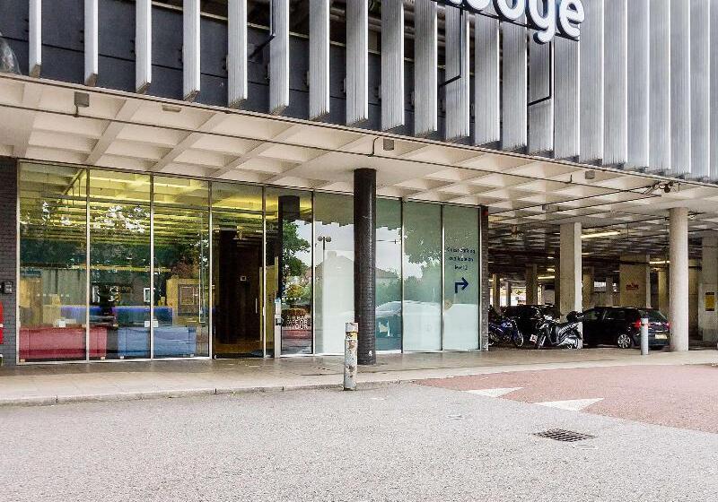 호텔 Travelodge London Chessington Tolworth