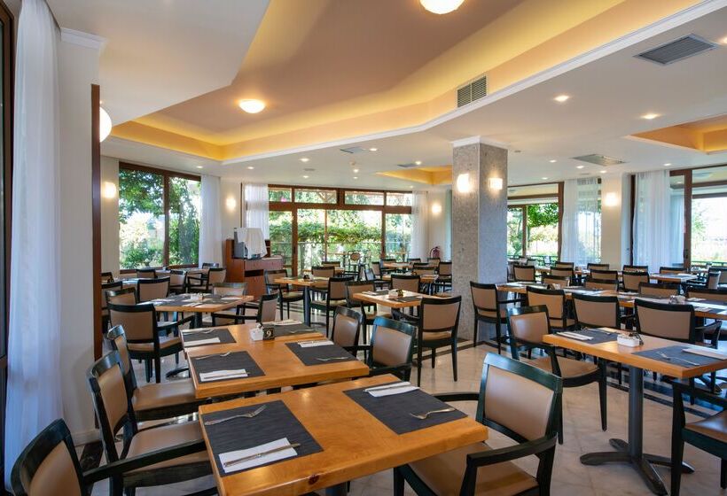 Hydramis Palace Beach Resort