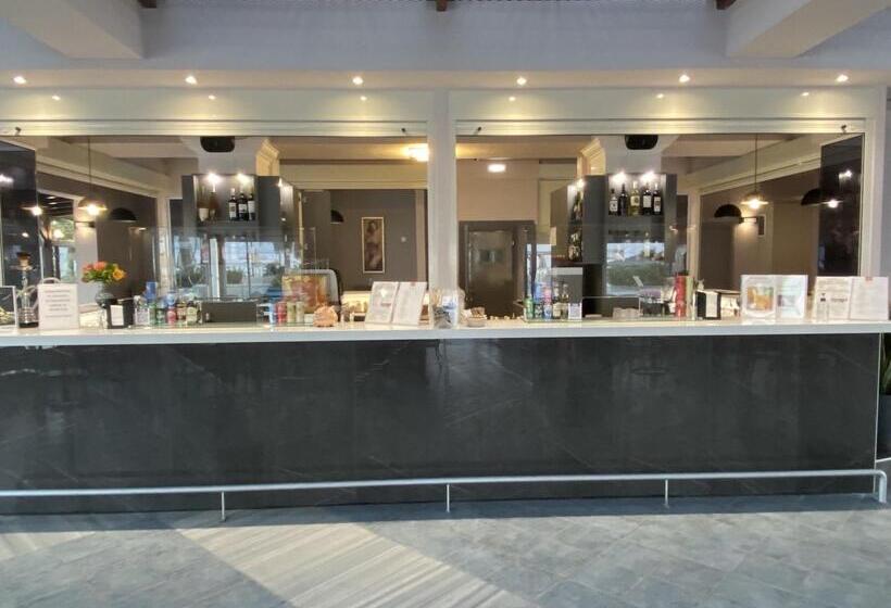 Hydramis Palace Beach Resort