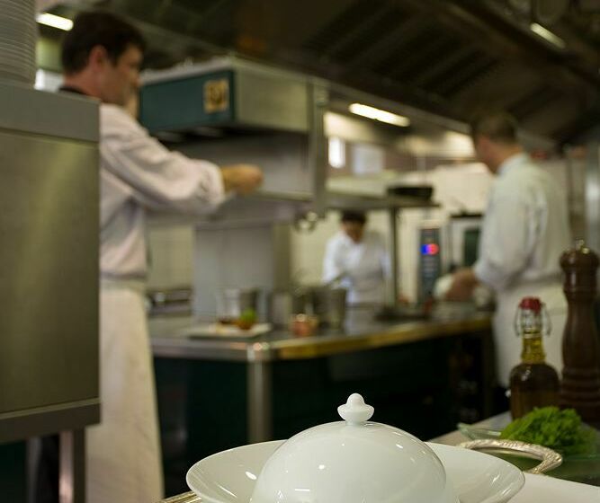 Manoir De La Roseraie Chateaux & Hotels De France