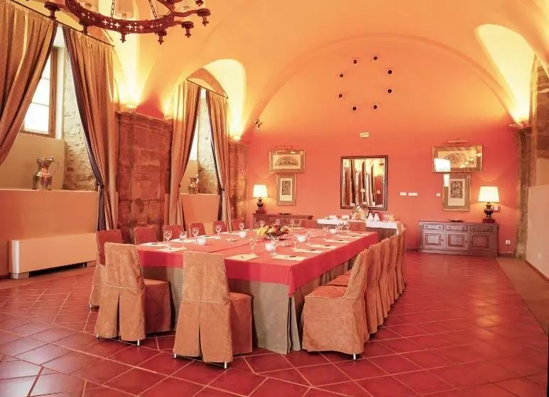 Parador De Santo Domingo Bernardo De Fresneda