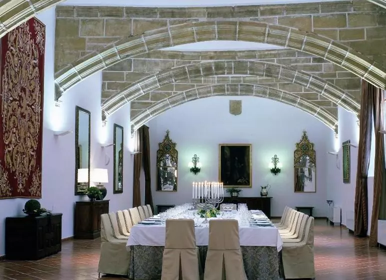 Parador De Santo Domingo Bernardo De Fresneda
