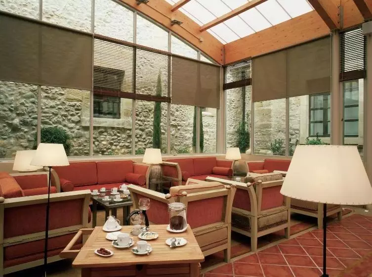 Parador De Santo Domingo Bernardo De Fresneda