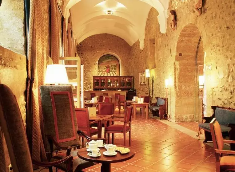 Parador De Santo Domingo Bernardo De Fresneda