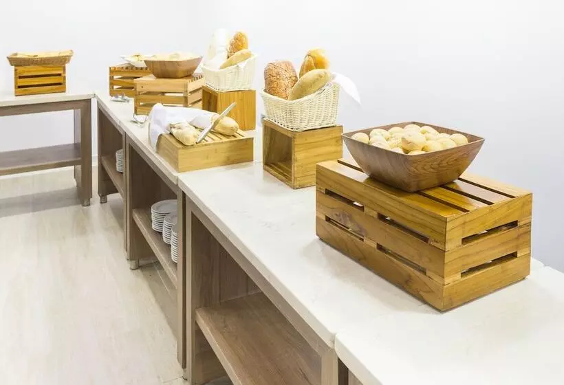 Отель Cartagena Plaza