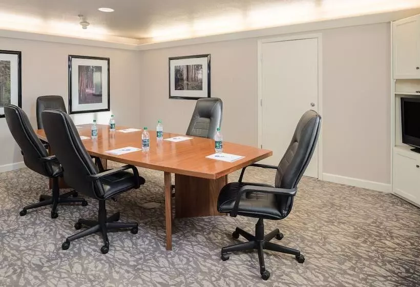 Holiday Inn Express Hotel & Suites Arcata/eureka Airport Area, An Ihg