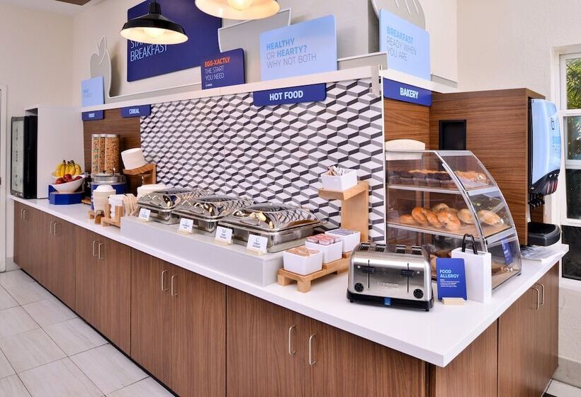 Holiday Inn Express Hotel & Suites Arcata/eureka Airport Area, An Ihg