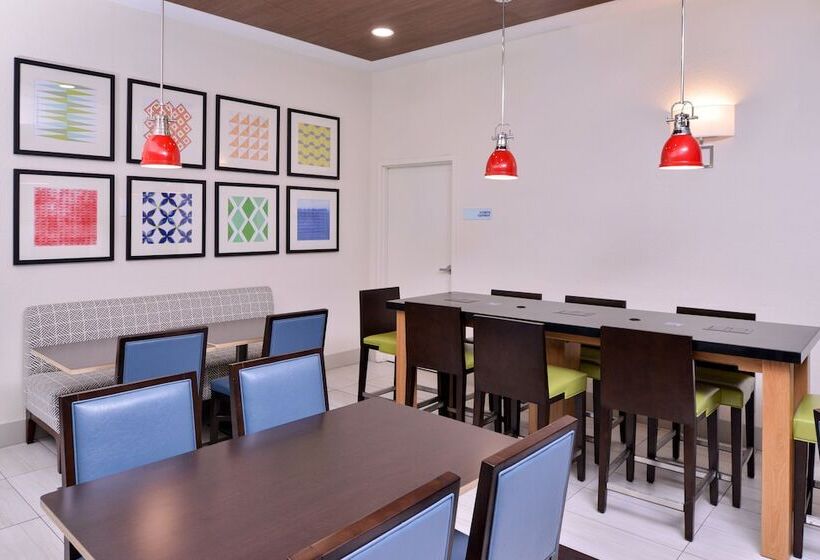 Holiday Inn Express Hotel & Suites Arcata/eureka Airport Area, An Ihg