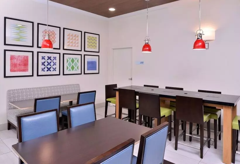 Holiday Inn Express Hotel & Suites Arcata/eureka Airport Area, An Ihg