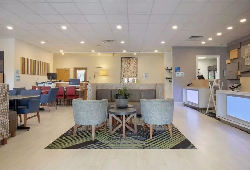 בית מלון כפרי Holiday Inn Express Metropolis, An Ihg