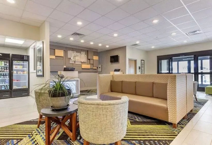 בית מלון כפרי Holiday Inn Express Metropolis, An Ihg