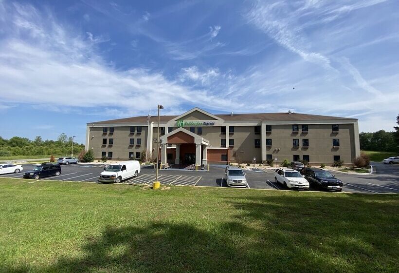 בית מלון כפרי Holiday Inn Express Metropolis, An Ihg