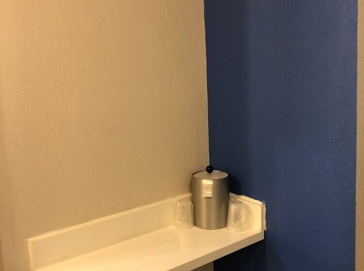 בית מלון כפרי Holiday Inn Express Metropolis, An Ihg