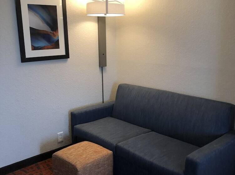 בית מלון כפרי Holiday Inn Express Metropolis, An Ihg