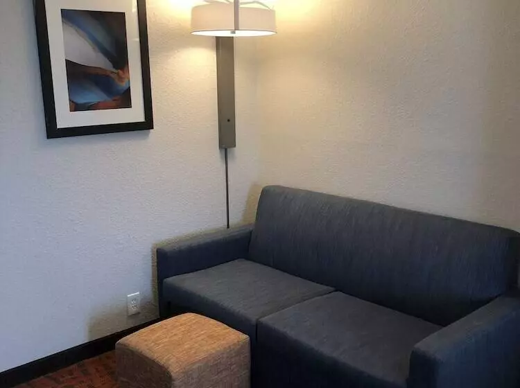 בית מלון כפרי Holiday Inn Express Metropolis, An Ihg