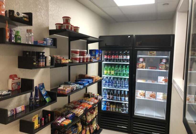 בית מלון כפרי Holiday Inn Express Metropolis, An Ihg