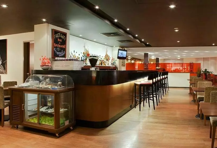 هتل Holiday Inn Moscowlesnaya, An Ihg