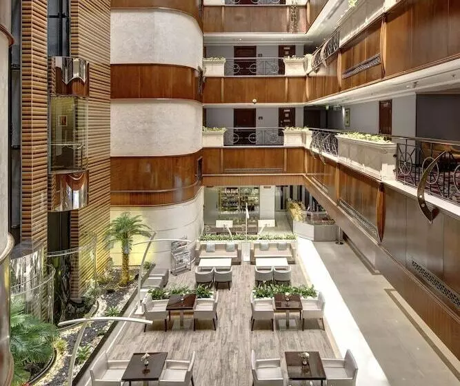 Отель Howard Johnson Plaza By Wyndham Dubai Deira