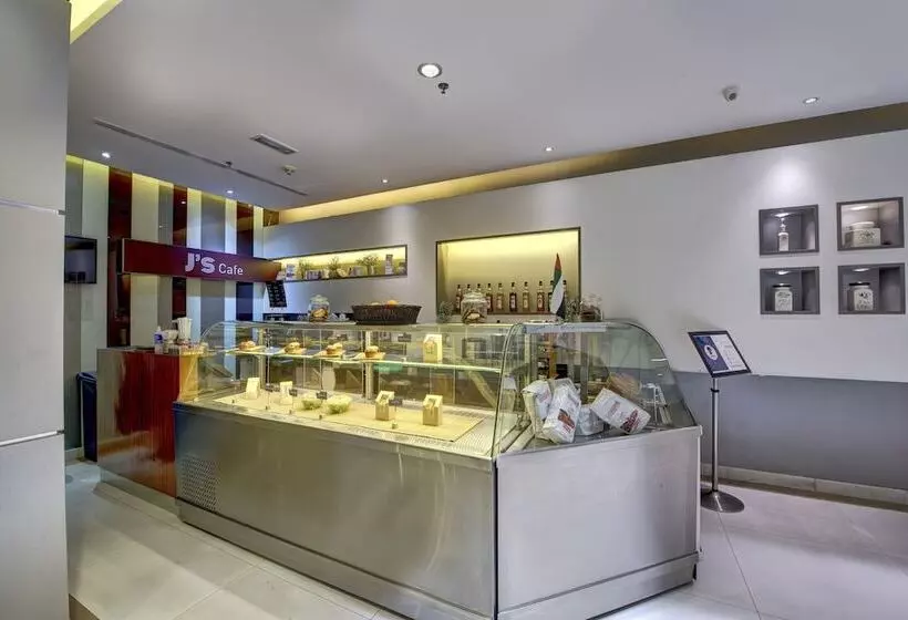 Отель Howard Johnson Plaza By Wyndham Dubai Deira