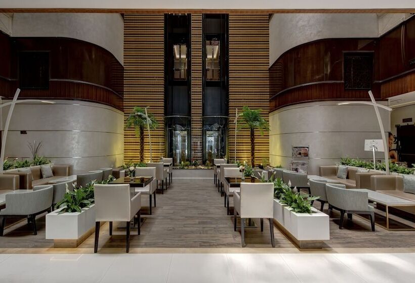 Отель Howard Johnson Plaza By Wyndham Dubai Deira