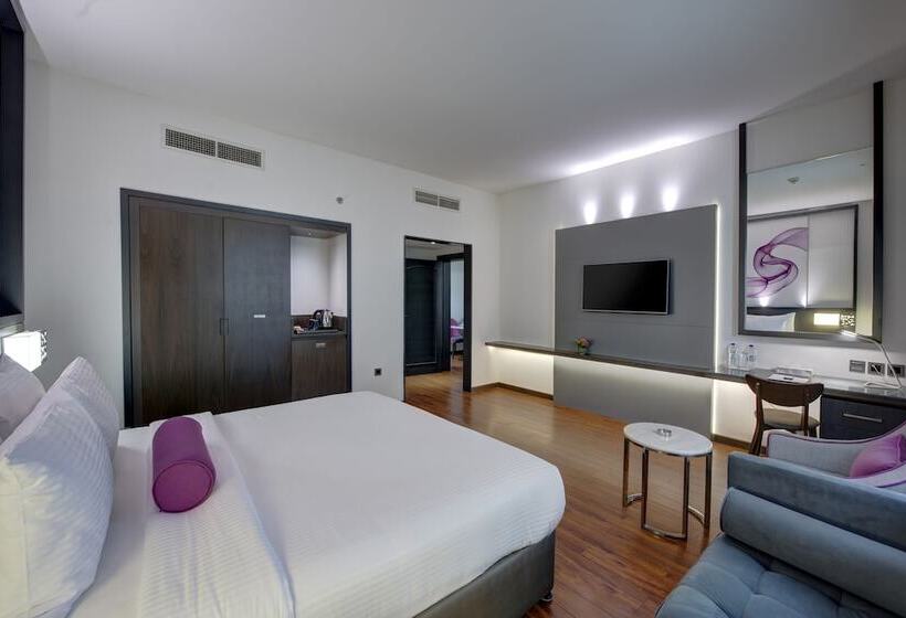 Отель Howard Johnson Plaza By Wyndham Dubai Deira