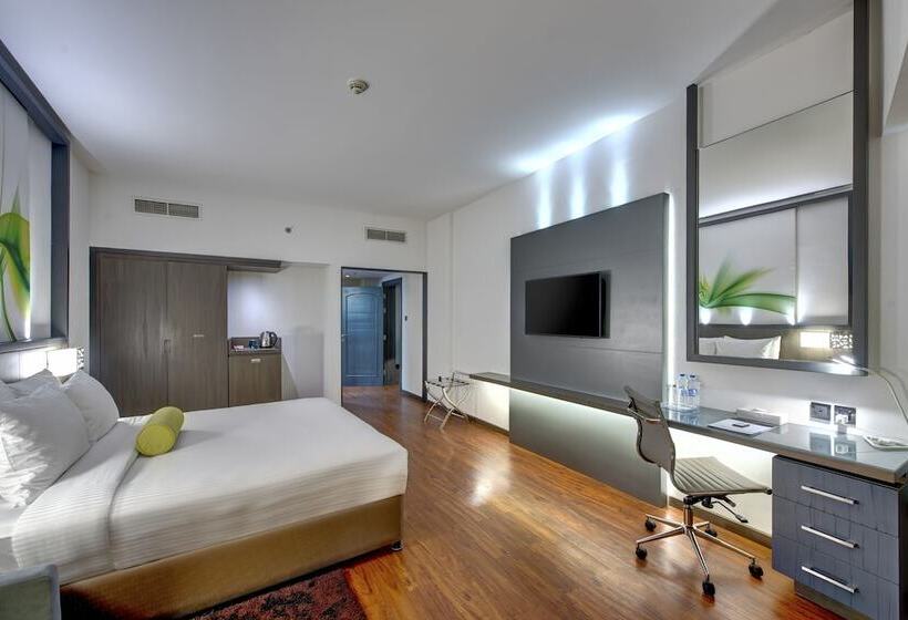 Отель Howard Johnson Plaza By Wyndham Dubai Deira