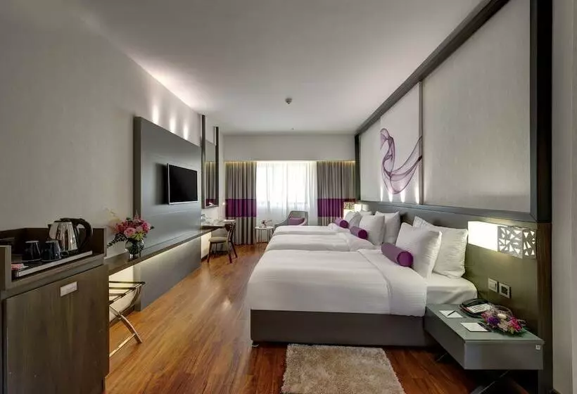 Отель Howard Johnson Plaza By Wyndham Dubai Deira