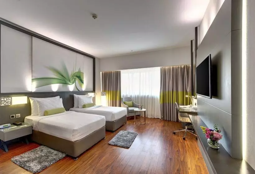 Отель Howard Johnson Plaza By Wyndham Dubai Deira