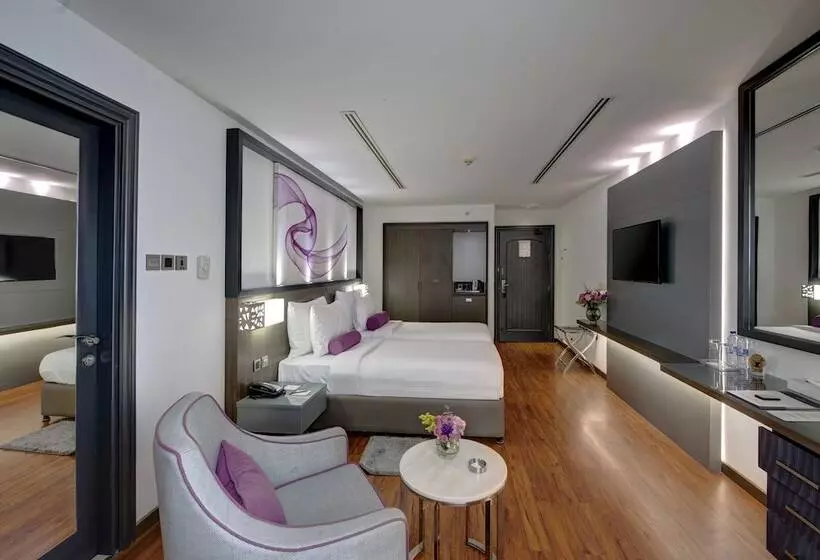 Отель Howard Johnson Plaza By Wyndham Dubai Deira