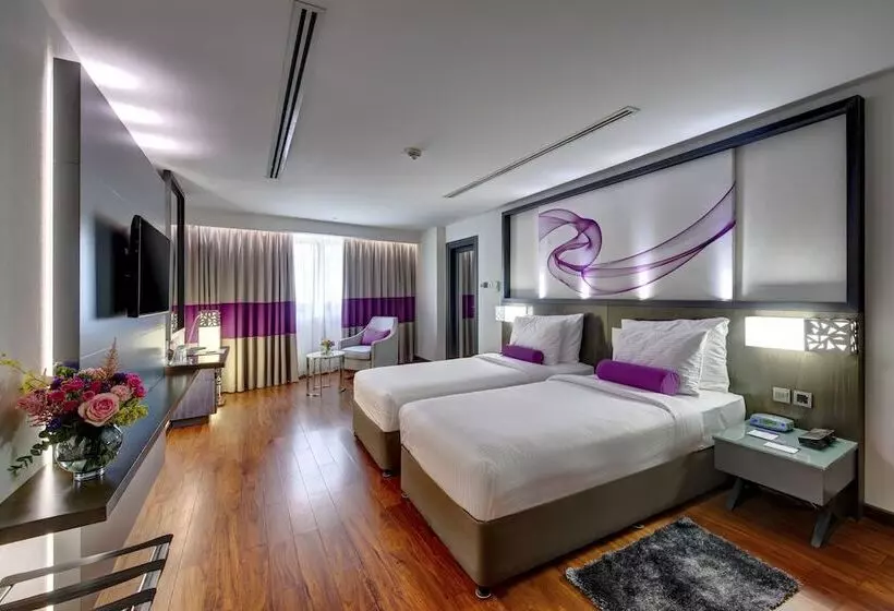 Отель Howard Johnson Plaza By Wyndham Dubai Deira