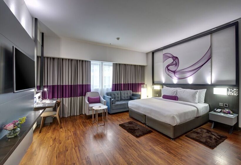 Отель Howard Johnson Plaza By Wyndham Dubai Deira