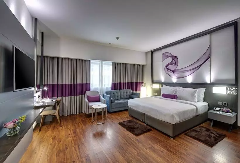 Отель Howard Johnson Plaza By Wyndham Dubai Deira