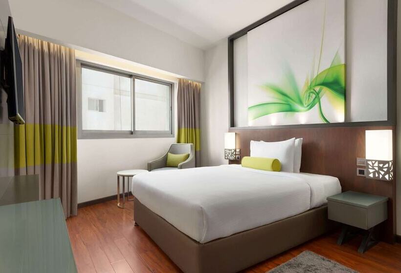 Отель Howard Johnson Plaza By Wyndham Dubai Deira