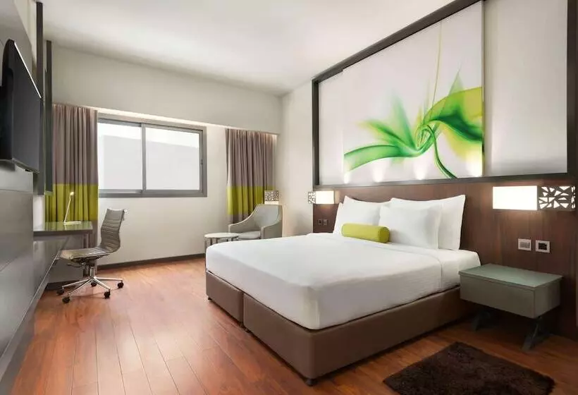 Отель Howard Johnson Plaza By Wyndham Dubai Deira