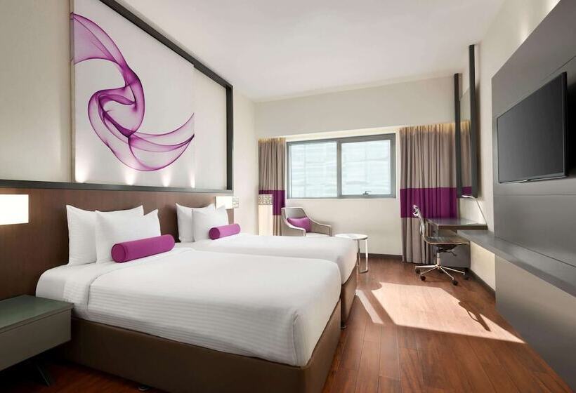 Отель Howard Johnson Plaza By Wyndham Dubai Deira