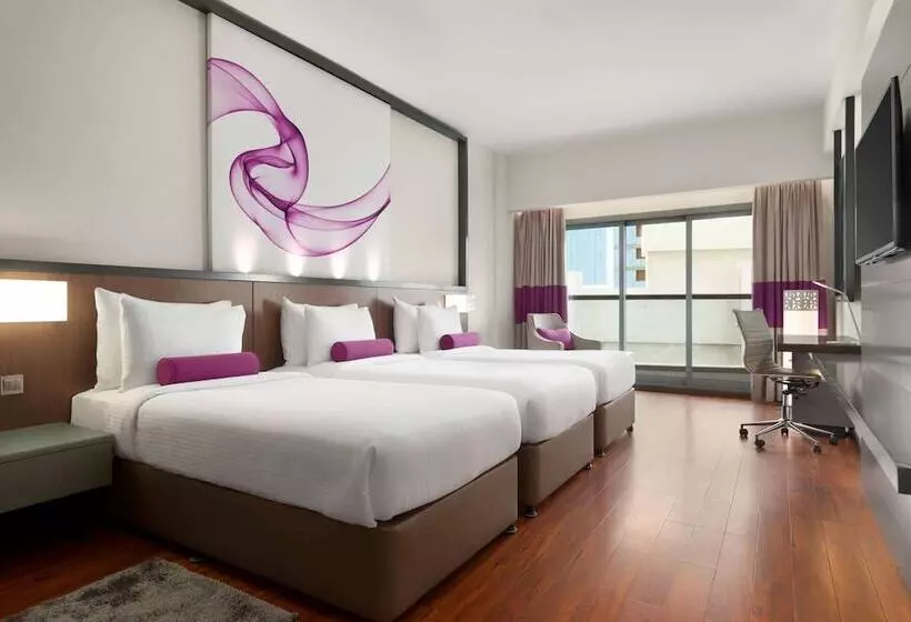 Отель Howard Johnson Plaza By Wyndham Dubai Deira