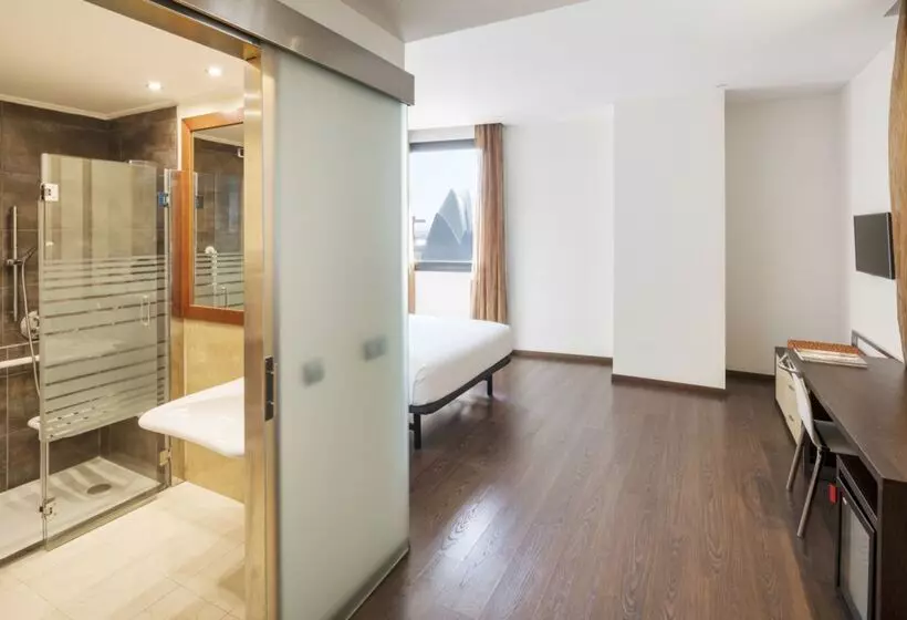 هتل Ilunion Aqua 4