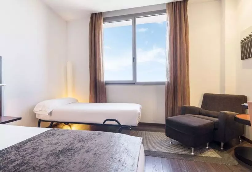 هتل Ilunion Aqua 4