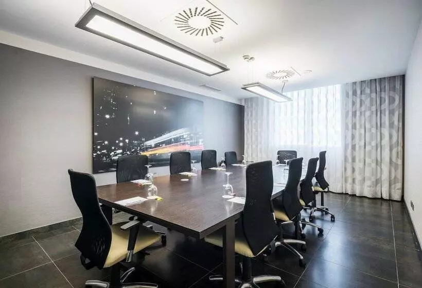 هتل Ilunion Aqua 4