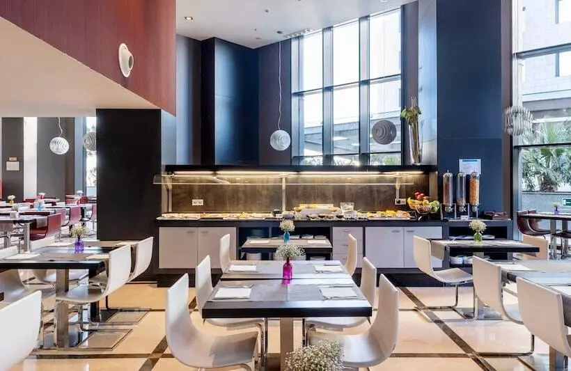 هتل Ilunion Aqua 4