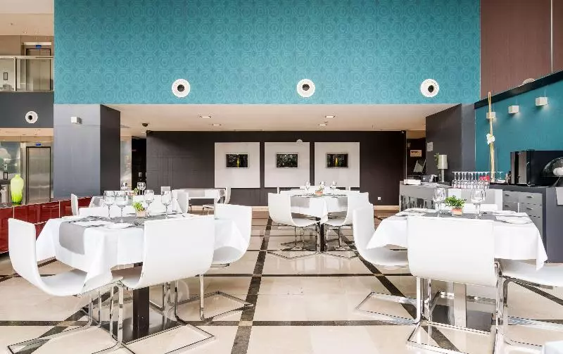 هتل Ilunion Aqua 4