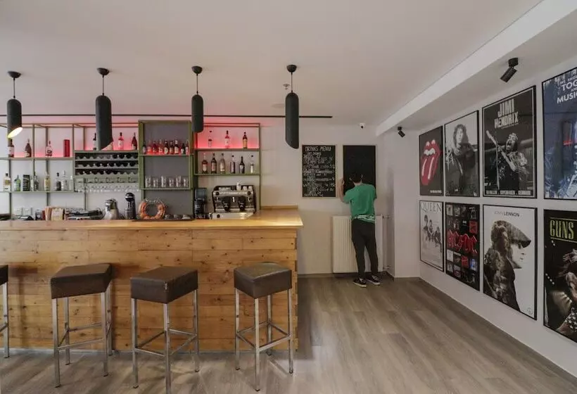 Hotelli Athens Hawks