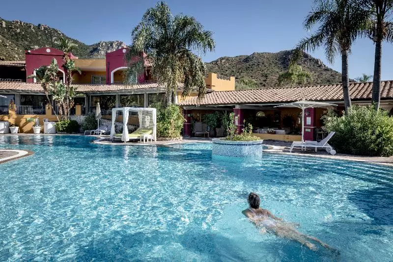 هتل Cruccùris Resort Adults Only