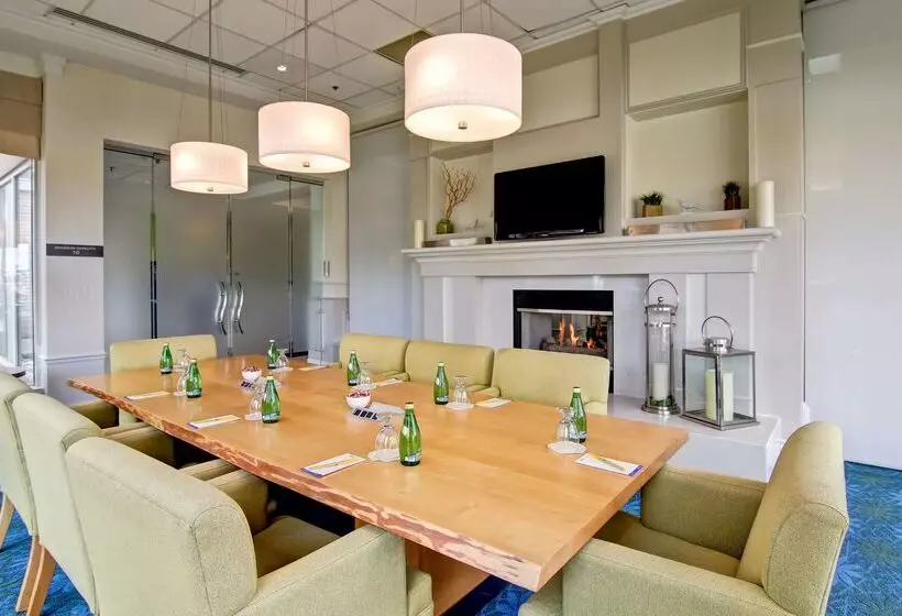 ホテル Hilton Garden Inn Toronto Mississauga