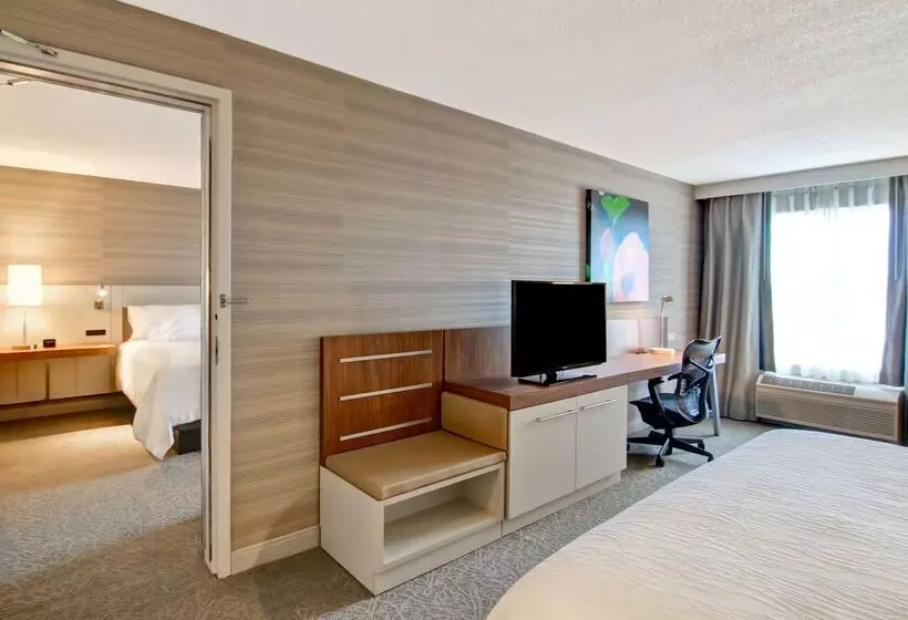ホテル Hilton Garden Inn Toronto Mississauga