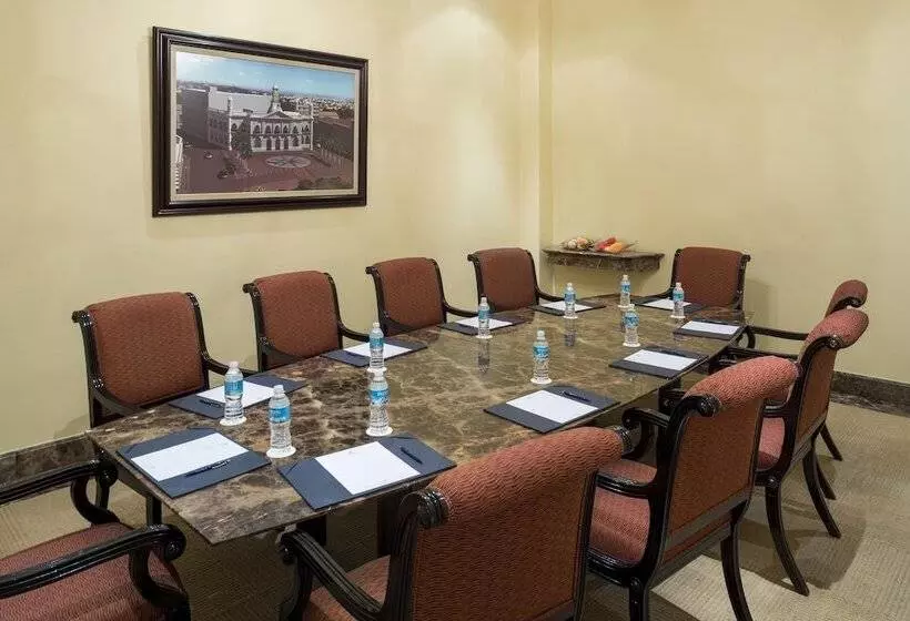 هتل Quinta Eden Villahermosa