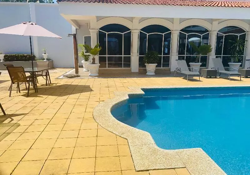 هتل Quinta Eden Villahermosa